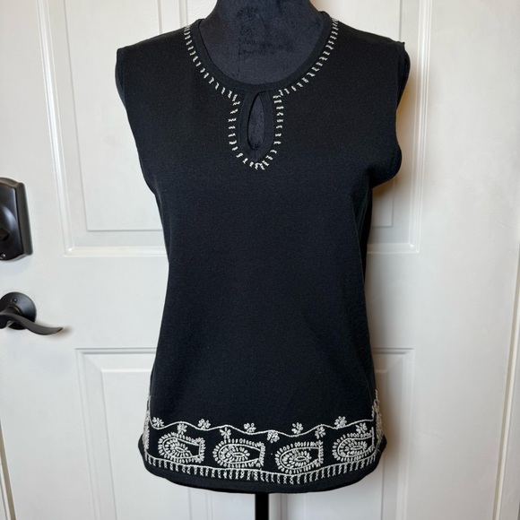 Robbie Bee Tops - VTG Robbie Bee Silk Blend Black Sleeveless Knit Top with Beige Embroidery Sz 12